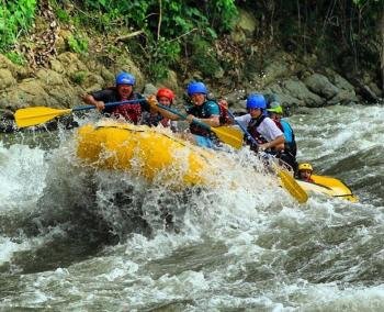 Naranjo River White water rafting in Manuel Antonio, Costa Rica photo